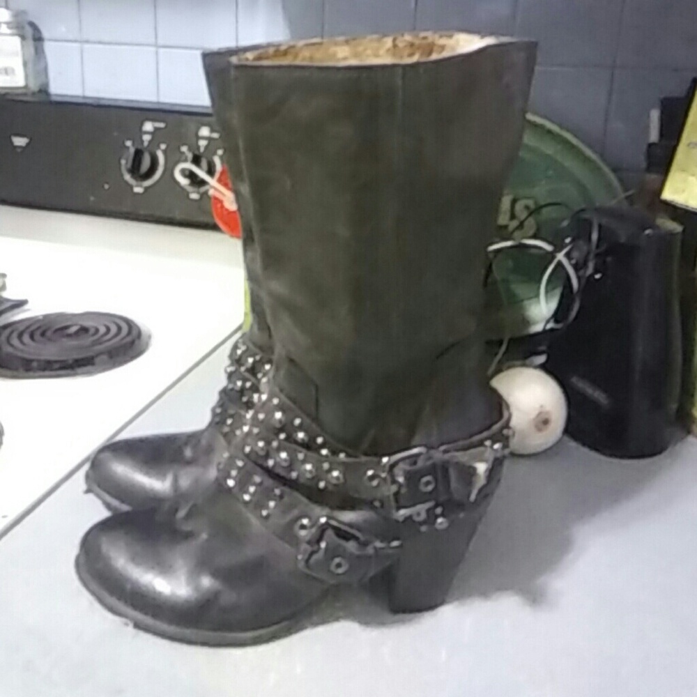 Nicole Hideout Black Studded Leather sz 10